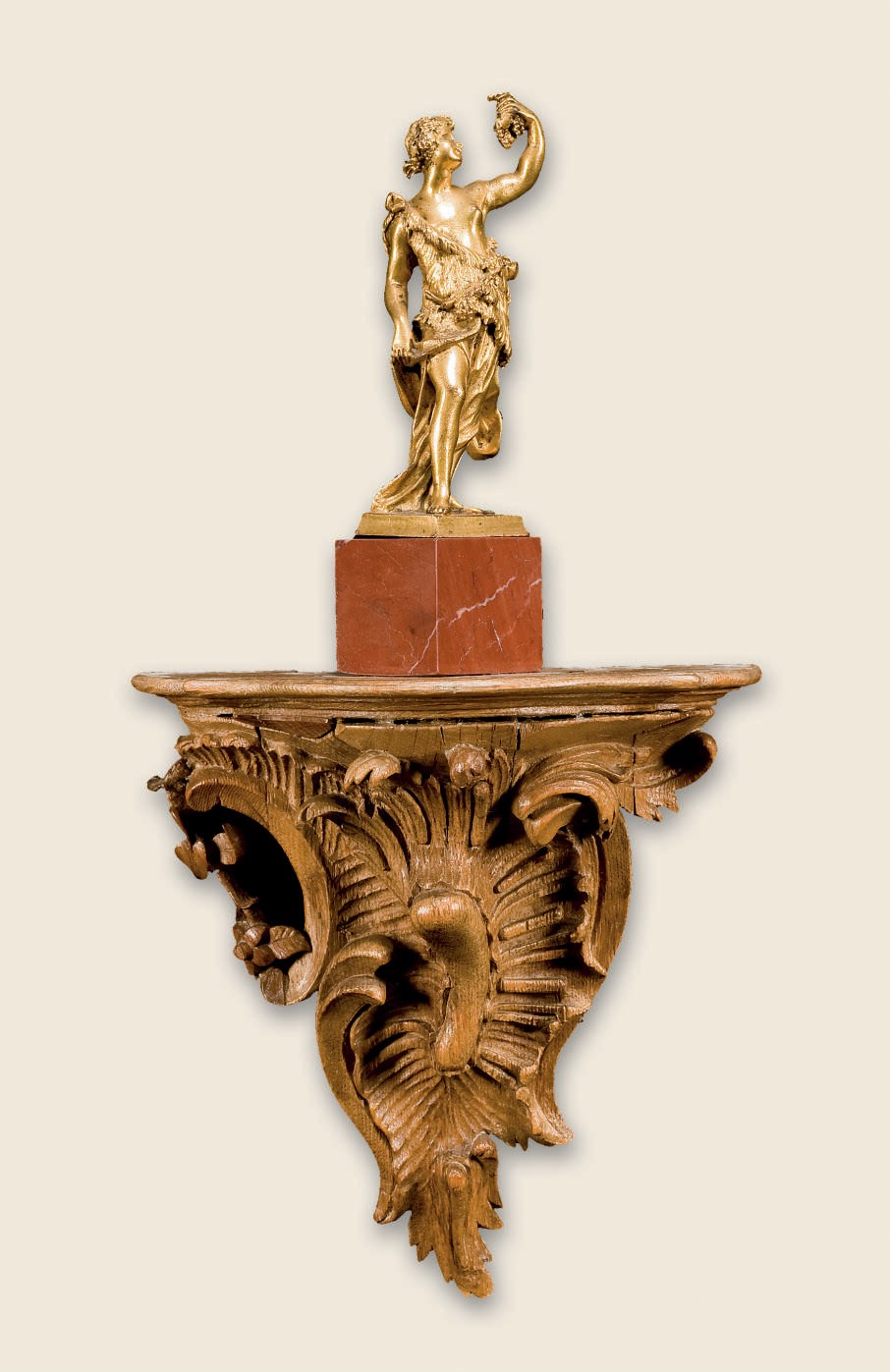 FIGURE EN BRONZE DORE REPRESENTANT UNE BACCHANTE
