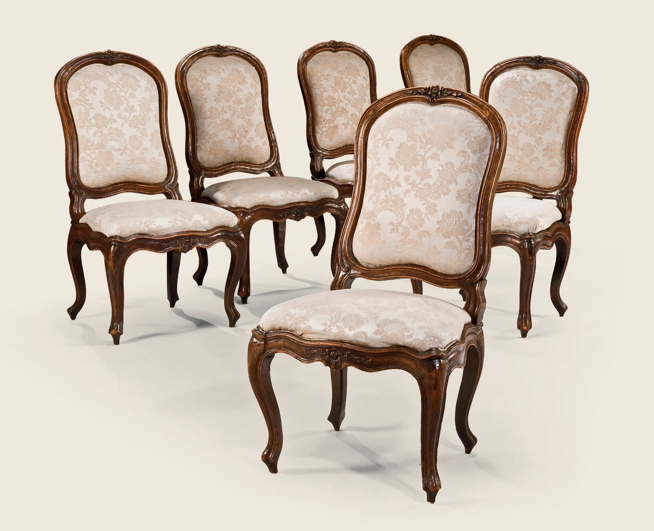 SUITE DE SIX CHAISES A CHASSIS D'EPOQUE LOUIS XV