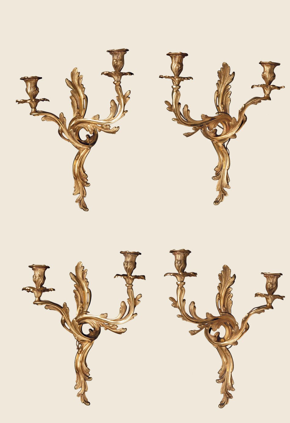 SUITE DE QUATRE APPLIQUES DE STYLE LOUIS XV
