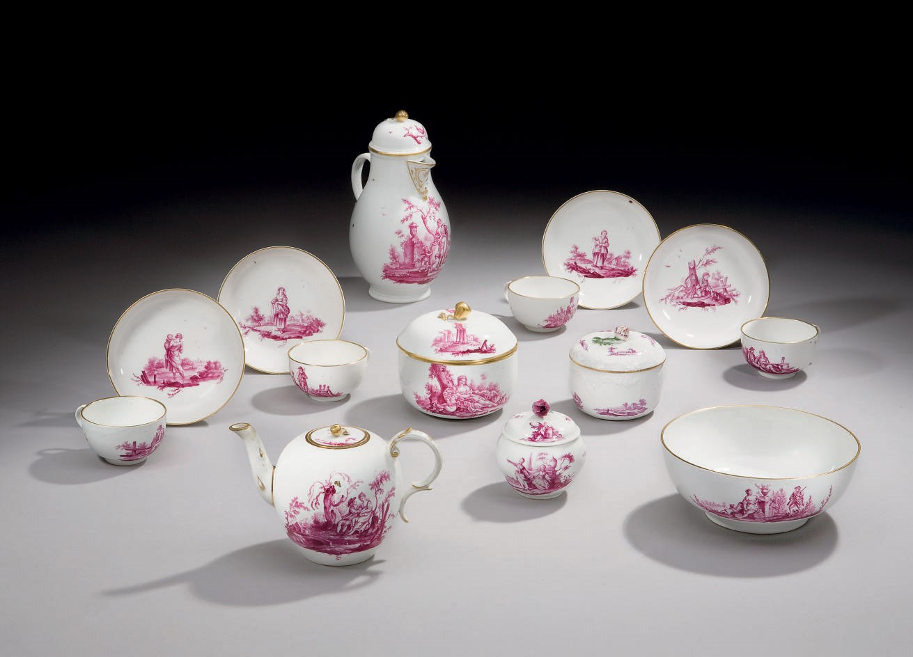 PARTIE DE SERVICE A THE ET CAFE COMPOSITE EN PORCELAINE DE HOCHST DU XVIIIEME SIECLE