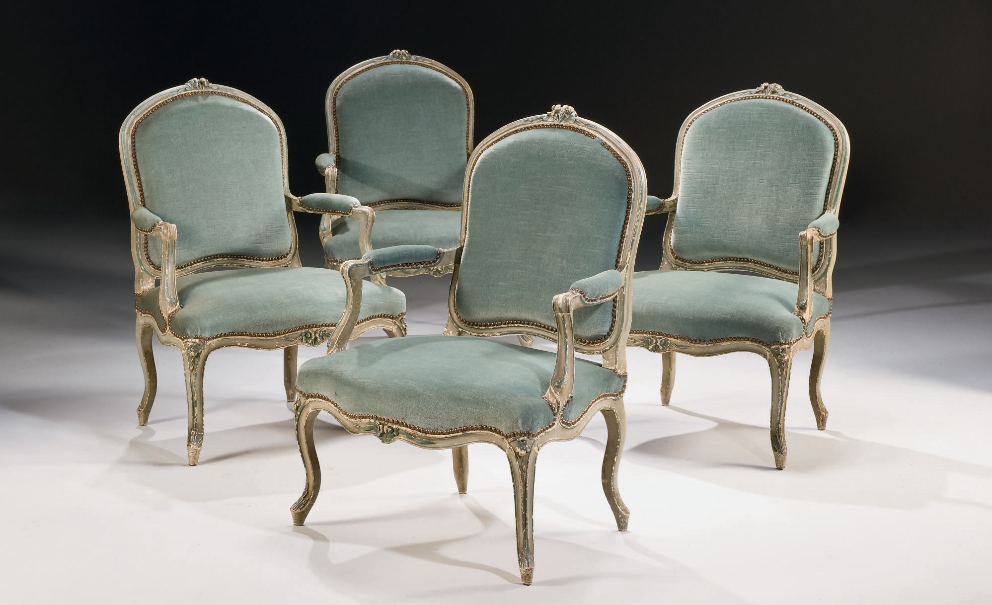 SUITE DE QUATRE FAUTEUILS A LA REINE D'EPOQUE LOUIS XV