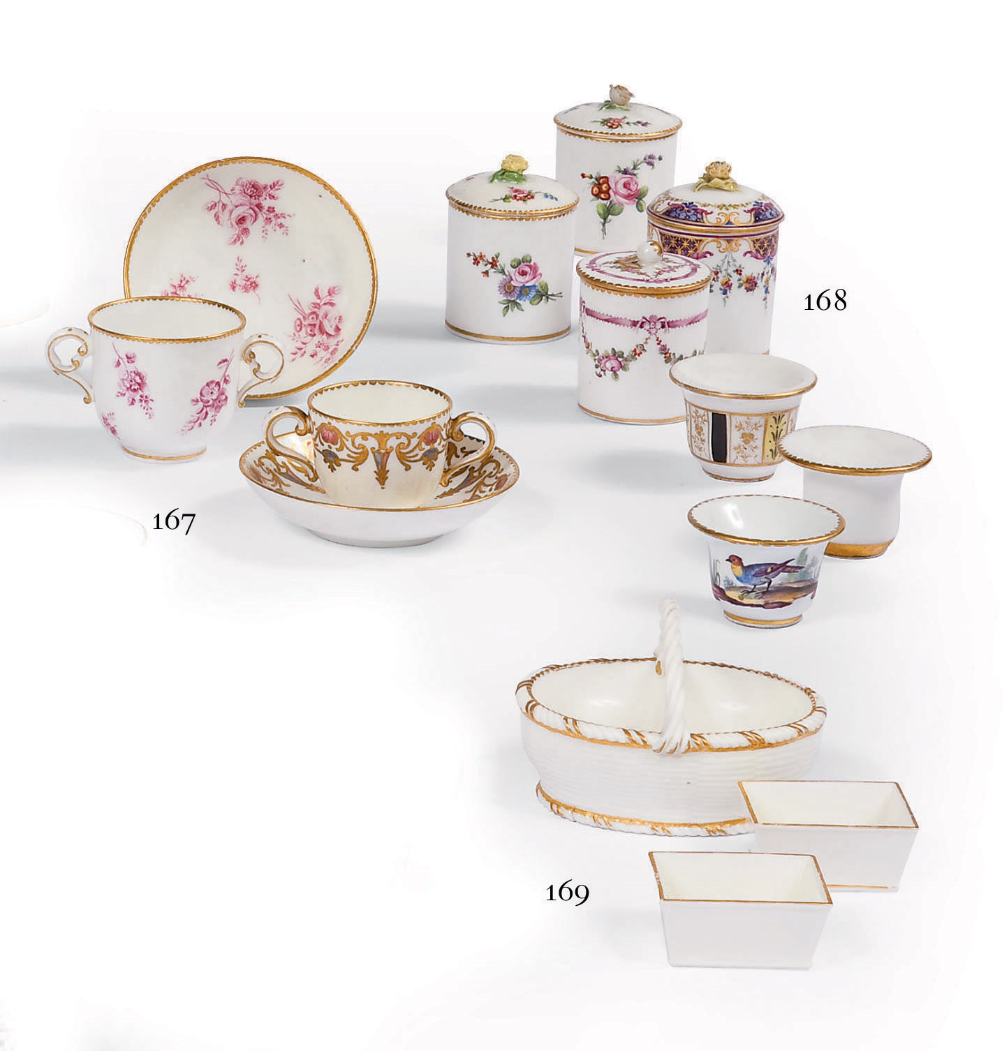 DEUX "TASSES A TOILETTE" ET LEUR SOUS-TASSE EN PORCELAINE DE SEVRES DU XVIIIEME SIECLE