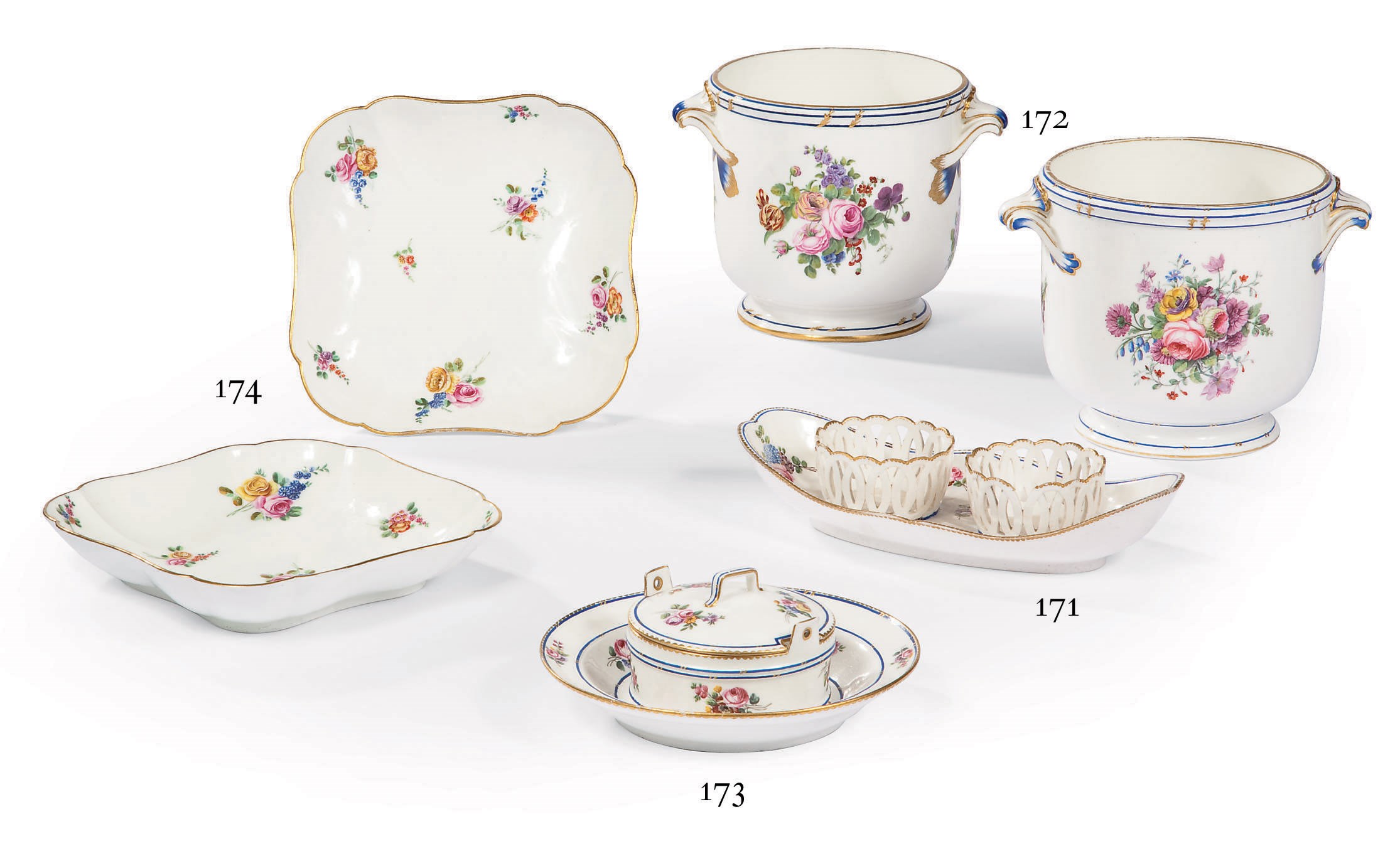 BEURRIER A PLATEAU ADHERENT ET SON COUVERCLE EN PORCELAINE DE SEVRES DU XVIIIEME SIECLE