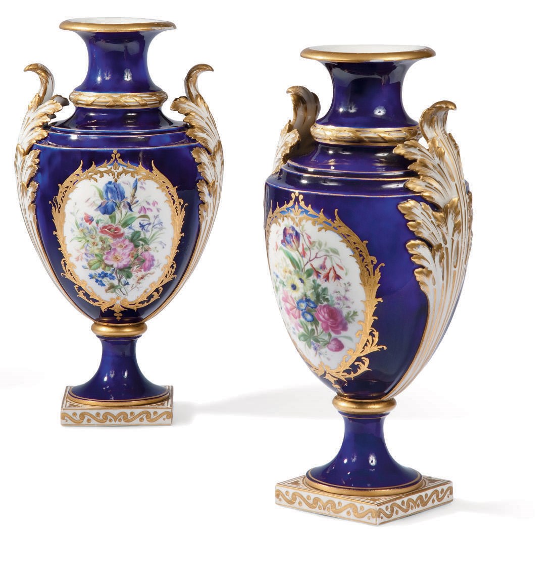 PAIRE DE VASES "A TROIS GORGES" EN PORCELAINE DE SEVRES DU XIXEME SIECLE