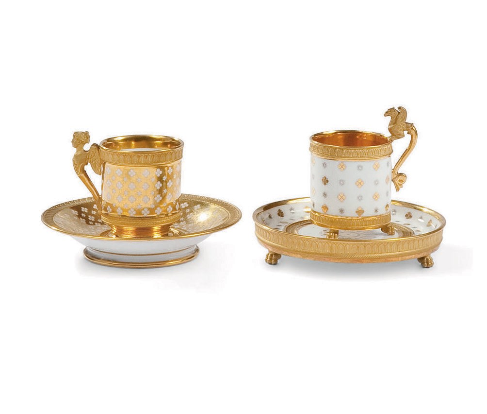 DEUX TASSES ET LEUR SOUS-TASSE EN PORCELAINE DE PARIS (NAST) DU XIXEME SIECLE
