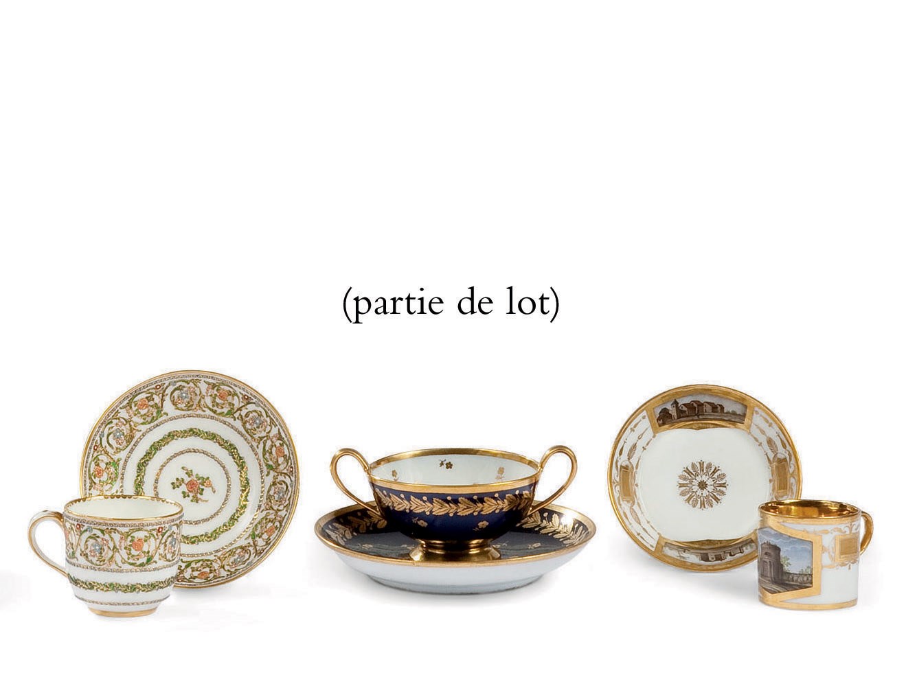 DEUX TASSES ET LEUR SOUS-TASSE EN PORCELAINE DE PARIS (LOCRE) DU XIXEME SIECLE