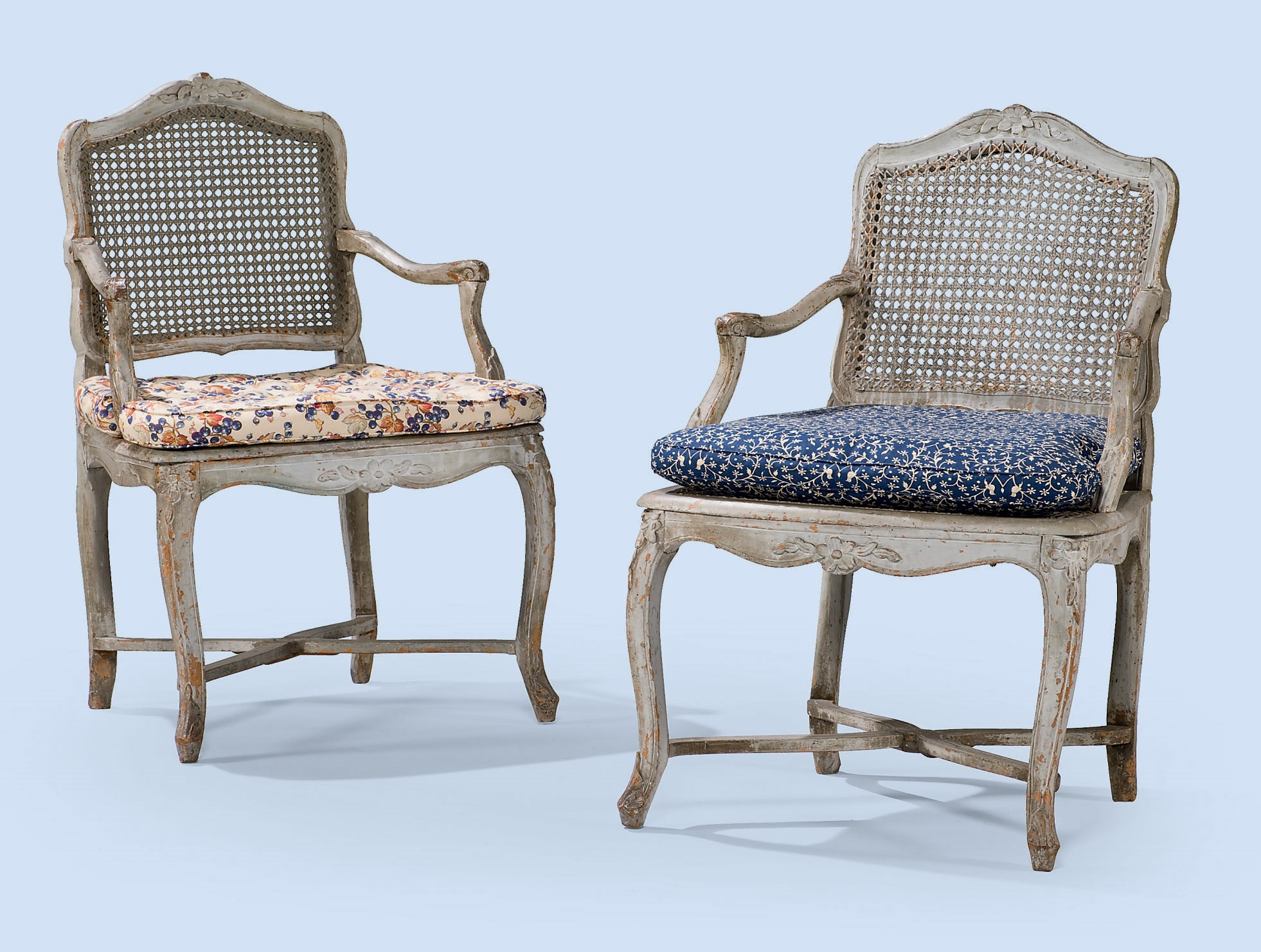 PAIRE DE FAUTEUILS D'EPOQUE LOUIS XV