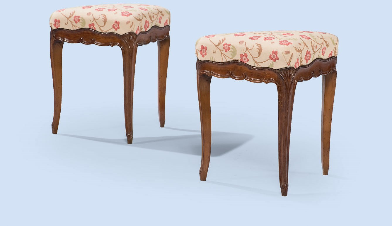 PAIRE DE TABOURETS D'EPOQUE LOUIS XV