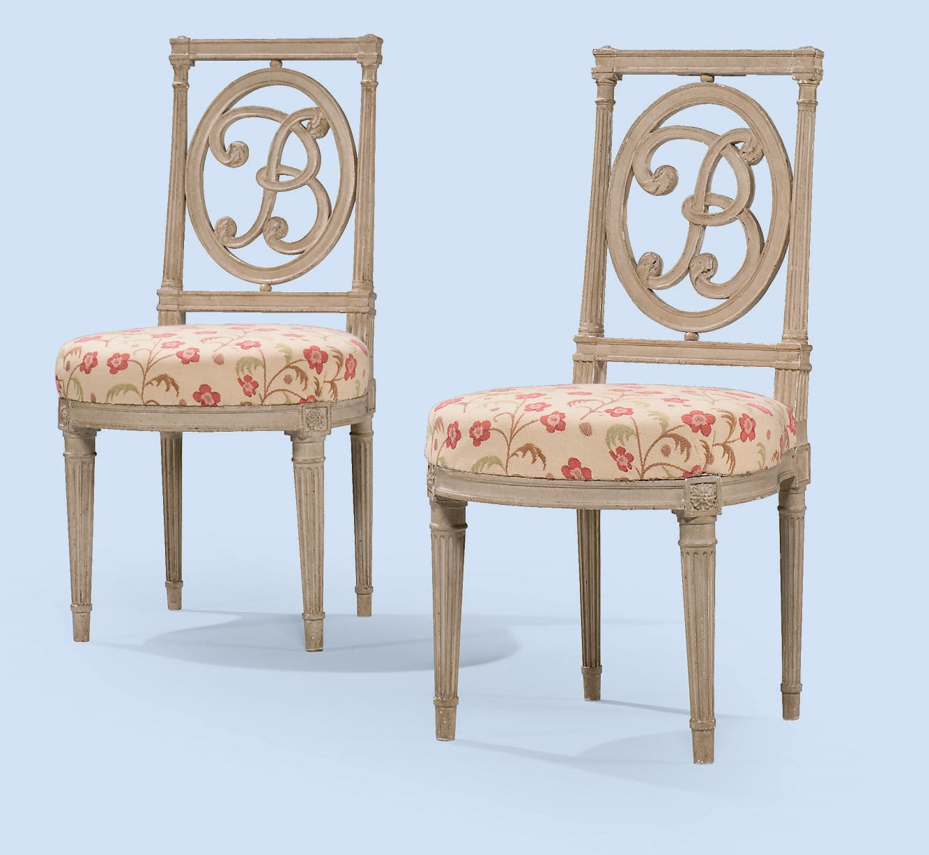 PAIRE DE CHAISES A LA REINE DE STYLE LOUIS XVI