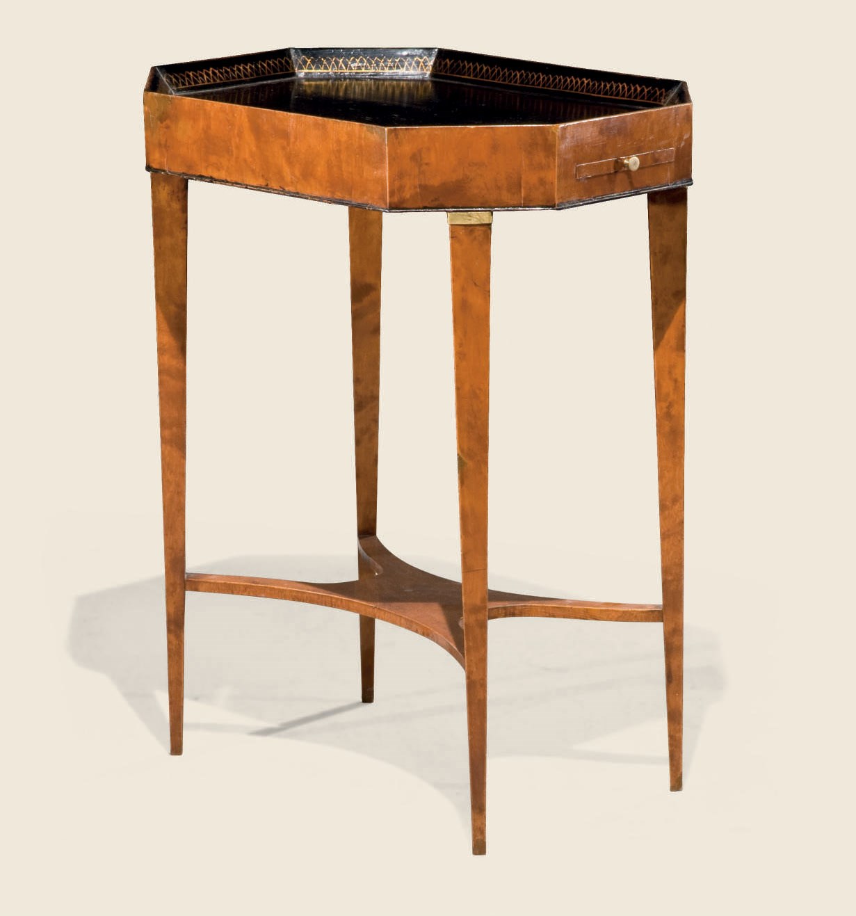 TABLE EN CABARET D'EPOQUE GUSTAVIENNE