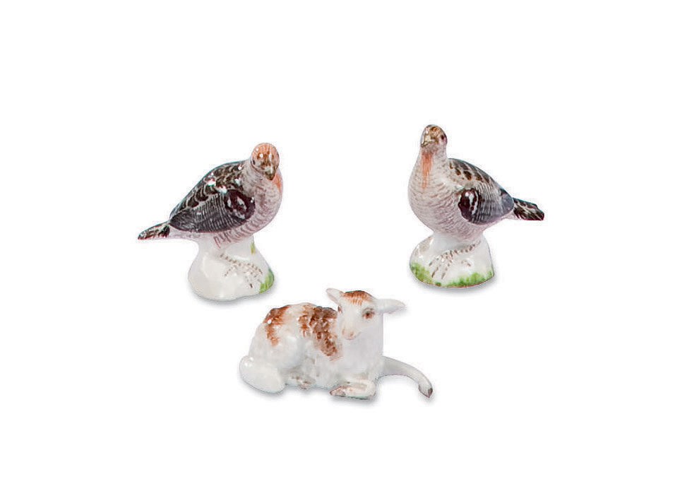 TROIS STATUETTES MINIATURES EN PORCELAINE DE MEISSEN DU XVIIIEME SIECLE
