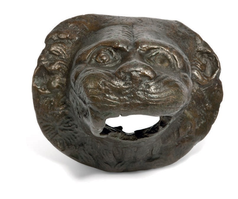 MASCARON EN BRONZE REPRESENTANT UN LION