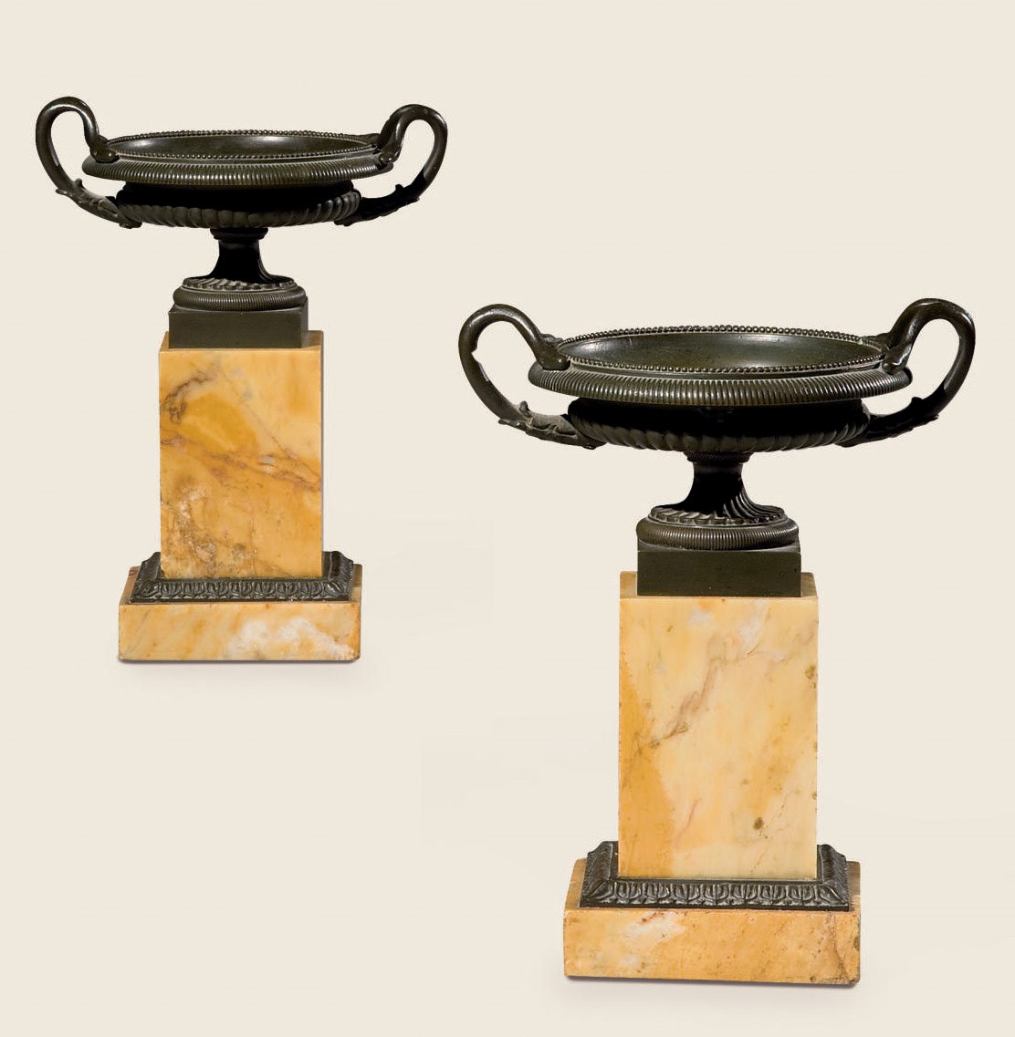 PAIRE DE TAZZA EN BRONZE
