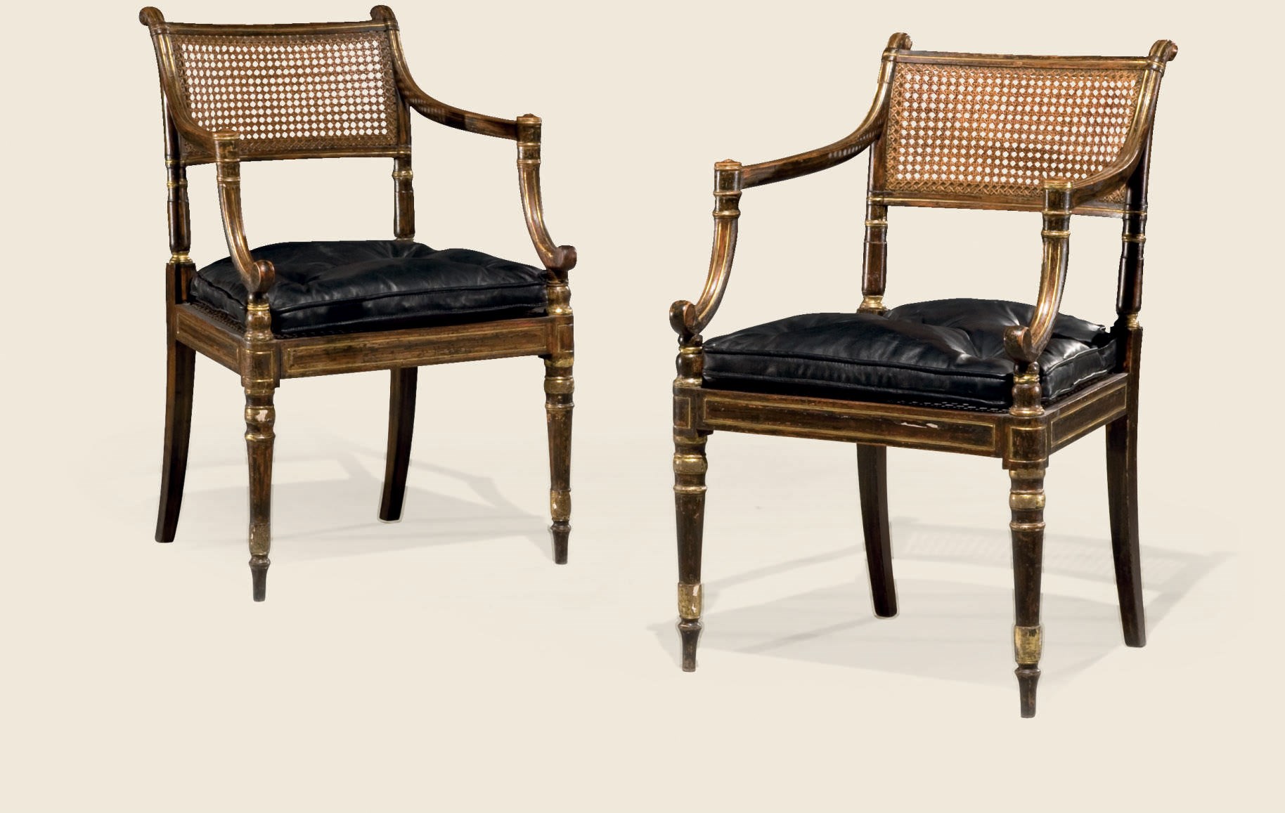 PAIRE DE FAUTEUILS D'EPOQUE REGENCY