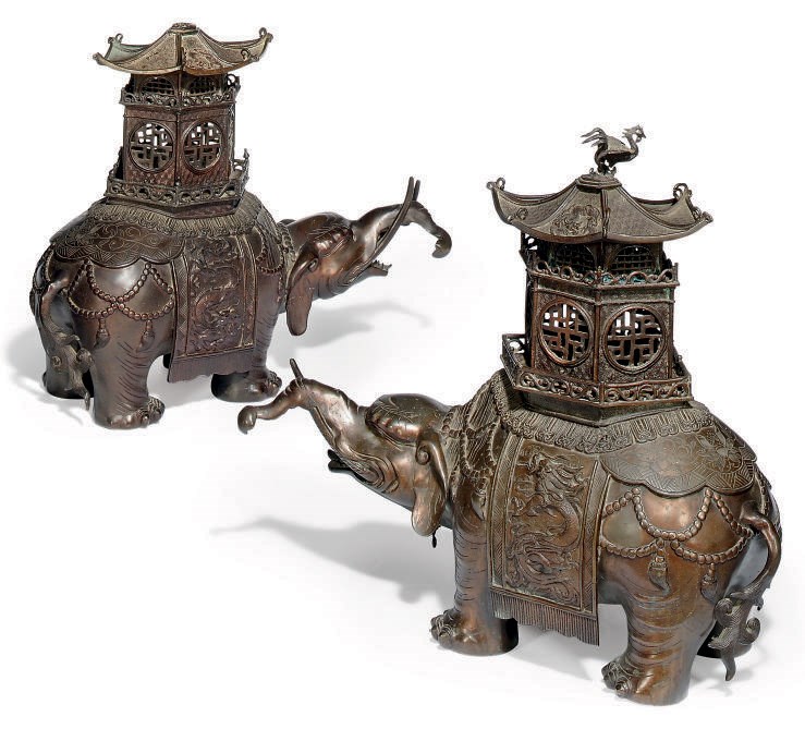 A PAIR OF JAPANESE BRONZE ELEPHANT LANTERNS