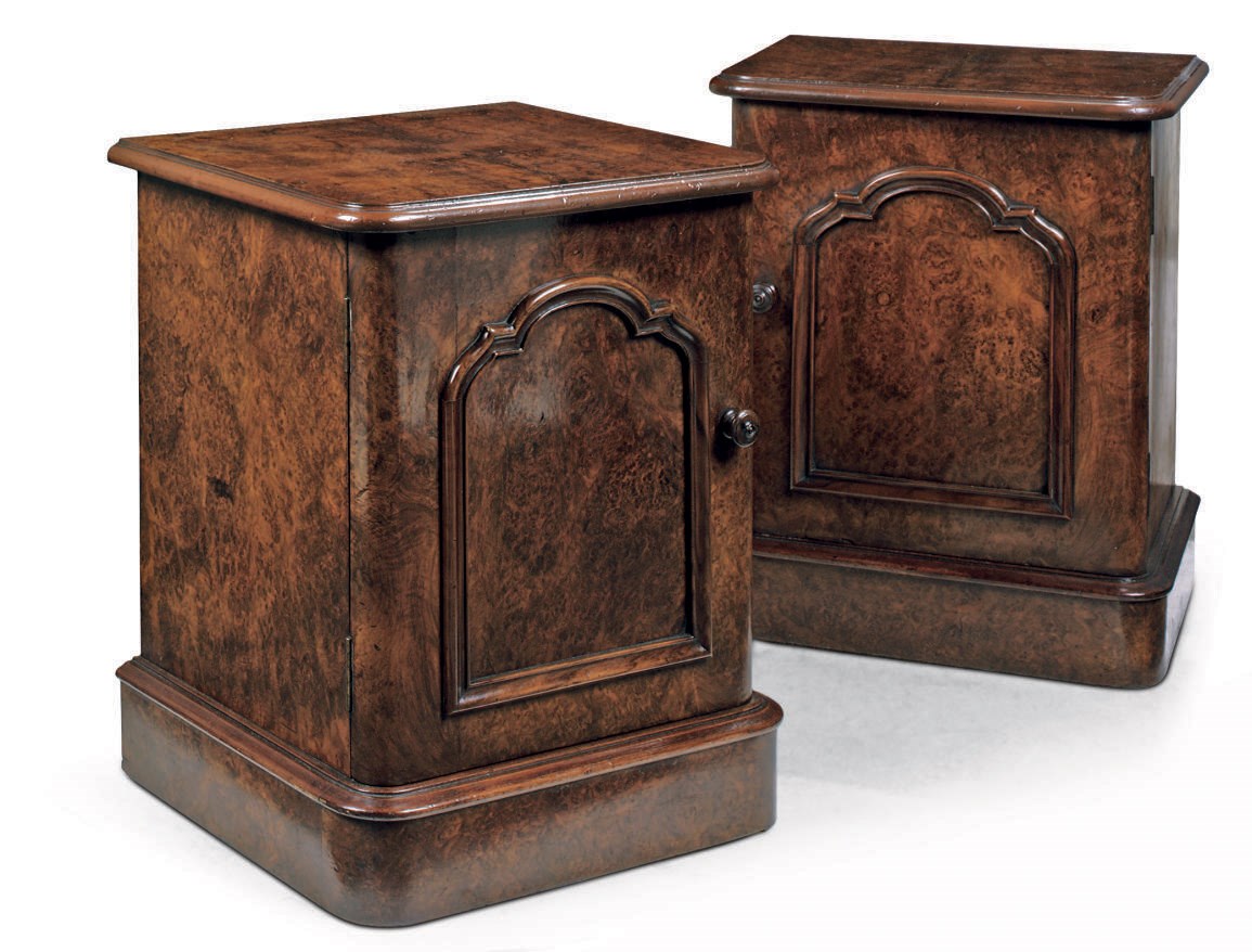 A PAIR OF FIGURED WALNUT BEDSIDE CABINETS