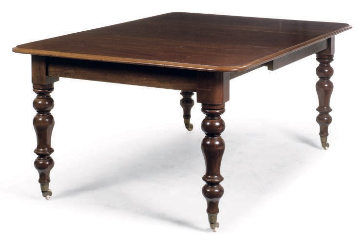 A VICTORIAN MAHOGANY DINING TABLE