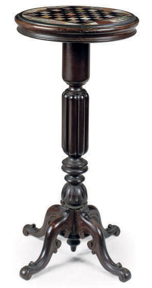 AN ITALIAN SPECIMEN MARBLE INSET MAHOGANY OCCASIONAL TABLE