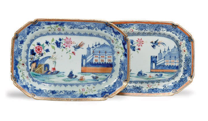 A PAIR OF CHINESE EXPORT FAMILLE ROSE AND UNDERGLAZE BLUE MEAT DISHES
