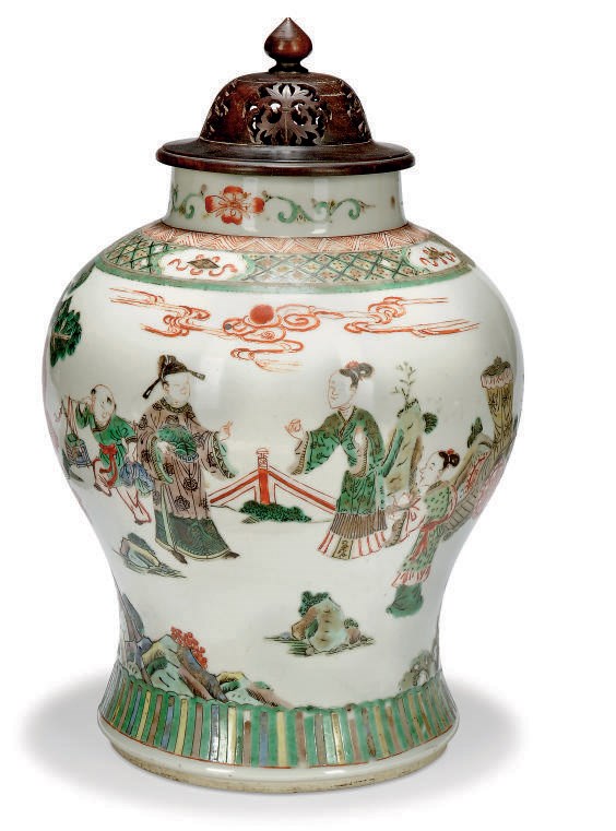 A CHINESE KANGXI-STYLE BALUSTER JAR