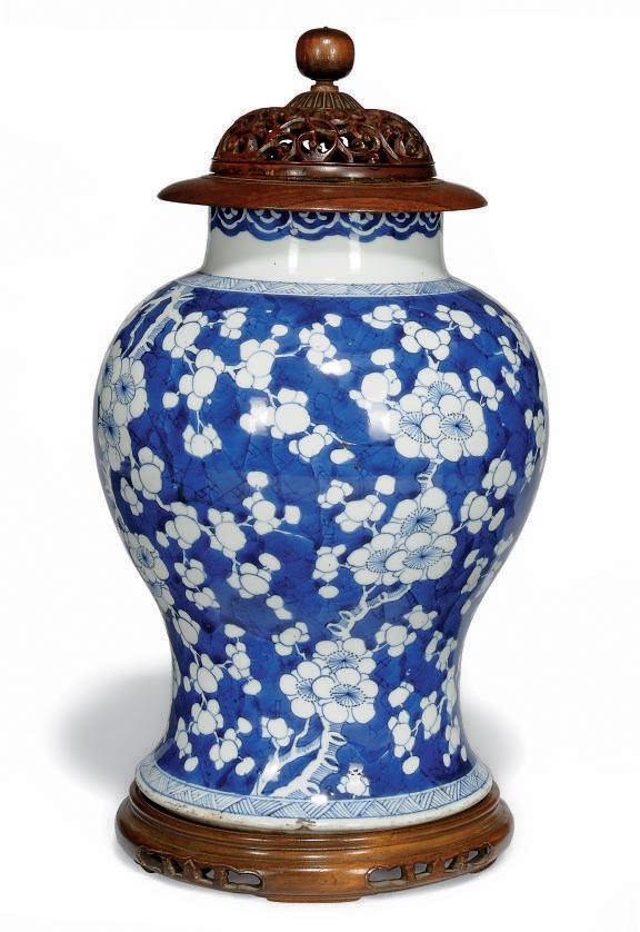A CHINESE PRUNUS BALUSTER VASE AND WOOD COVER