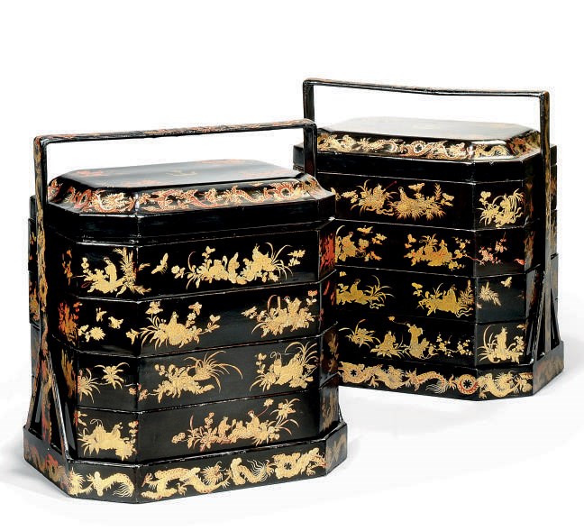 A PAIR OF CHINESE ARMORIAL BLACK LACQUERED PICNIC BOXES