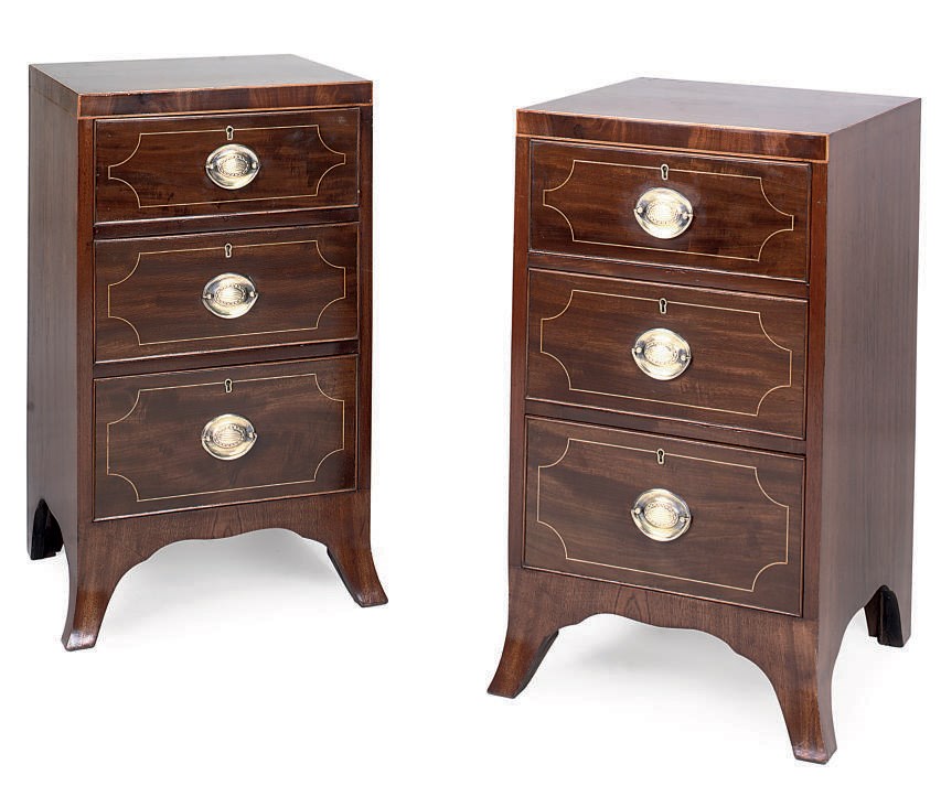 A PAIR OF MAHOGANY AND BOXWOOD STRUNG BEDSIDE CHESTS