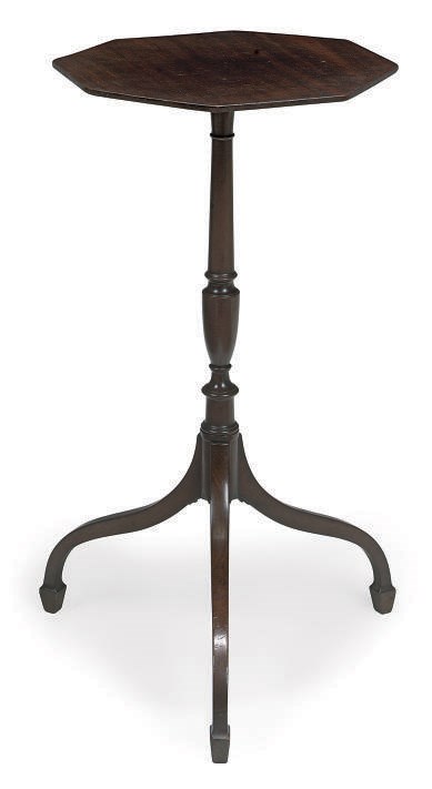 A MAHOGANY OCCASIONAL TRIPOD TABLE