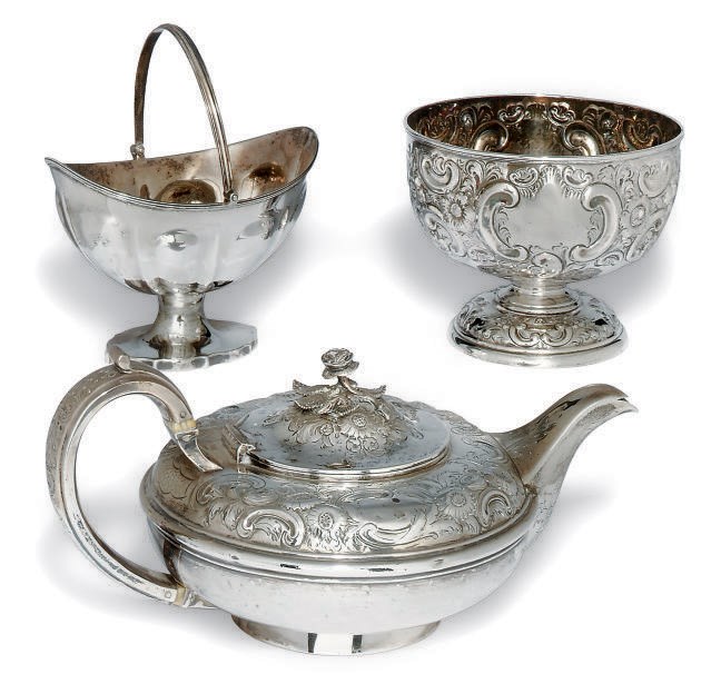 A WILLIAM IV SILVER SQUAT CIRCULAR TEAPOT