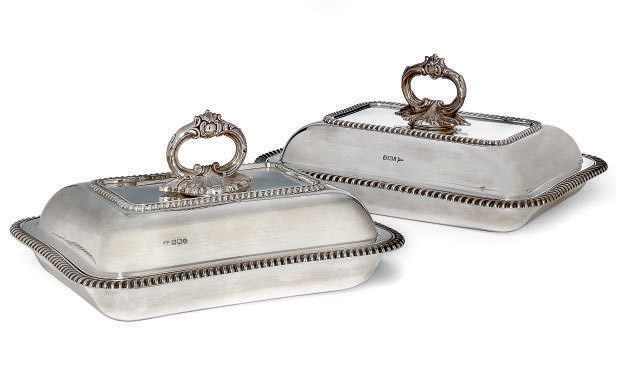 A MATCHED PAIR OF VICTORIAN/EDWARDIAN SILVER ENTRÉE DISHES AND COVERS