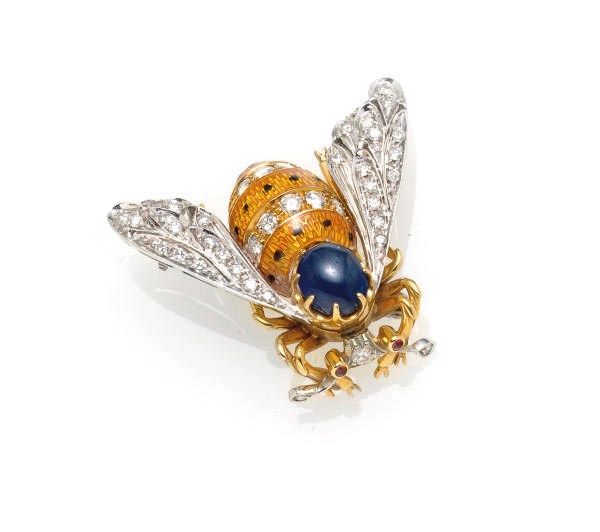 A GROUP OF MISCELLANEOUS JEWELRY AND ACCESSORIES
