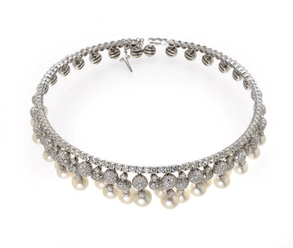 A CULTURED PEARL, DIAMOND AND 18K WHITE GOLD CHOKER NECKLACE