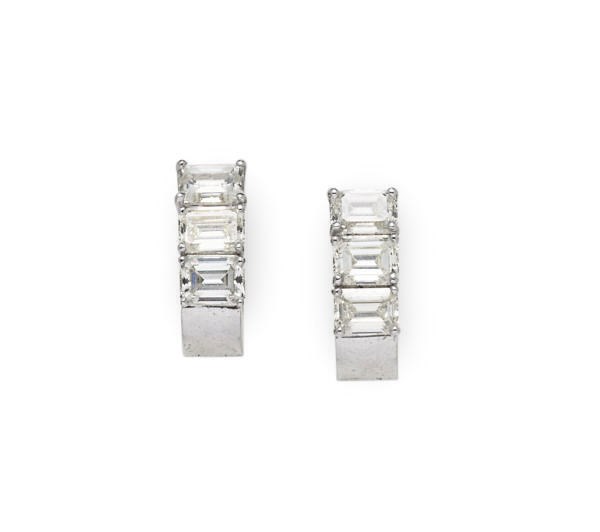 A PAIR OF DIAMOND AND PLATINUM EAR CLIPS