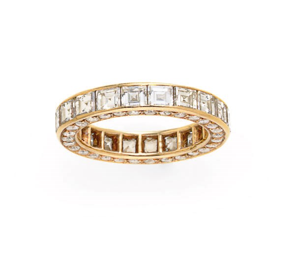 A DIAMOND AND GOLD BAND RING