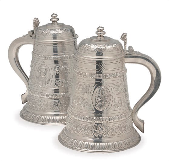 A PAIR OF LARGE AMERICAN SILVER TANKARDS WITH HINGED COVERS,