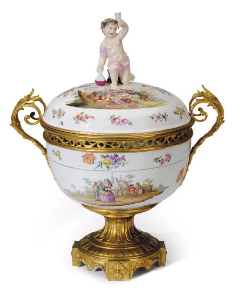 A GILT METAL-MOUNTED GERMAN PORCELAIN OZIER-MOLDED POTPOURRI BOWL AND COVER,