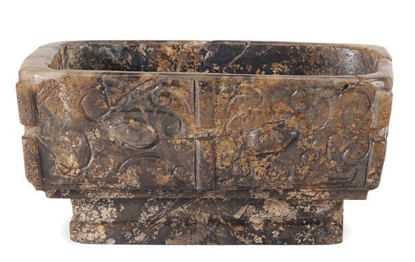 A CHINESE MOTTLED GREY AND BROWN JADE ARCHAISTIC VESSEL,