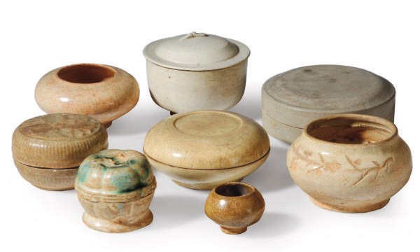 EIGHT CHINESE PORCELAIN VESSELS,