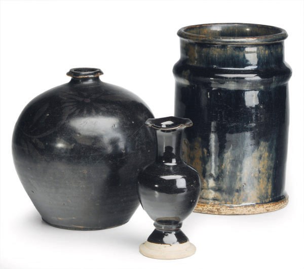 A CHINESE PAINTED BLACK-GLAZED OVOID BOTTLE,