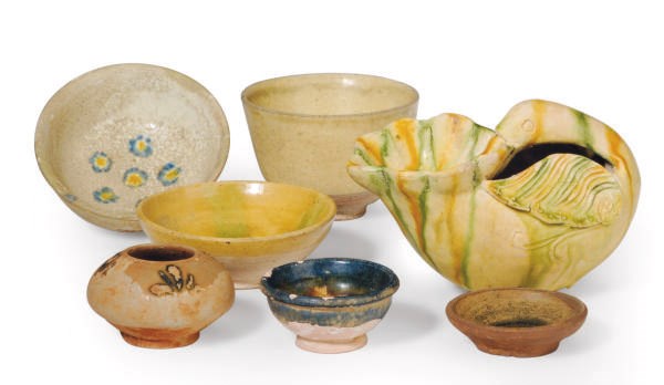 A GROUP OF CHINESE POTTERY WARES,
