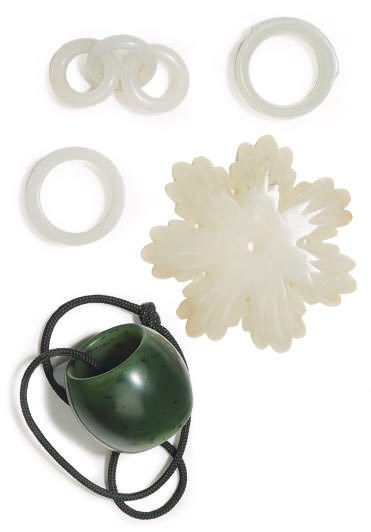 A GROUP OF FIVE CHINESE JADE ARTICLES,
