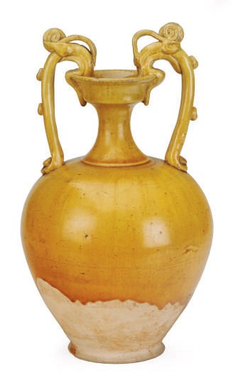 A CHINESE AMBER-GLAZED POTTERY AMPHORA WITH DRAGON-FORM HANDLES,