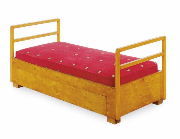 AN ART DECO BIRCH DAYBED,
