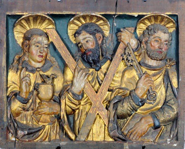 A PAIR OF CARVED GILTWOOD AND POLYCHROME-DECORATED PANELS,