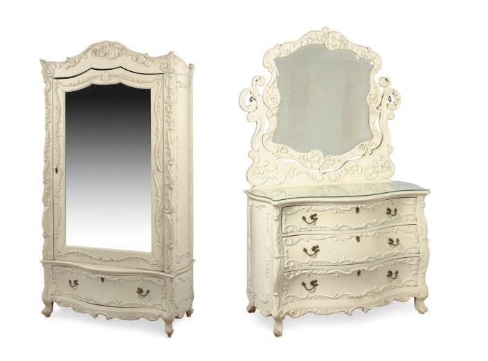 AN ASSEMBLED CREAM-PAINTED BEDROOM SUITE,