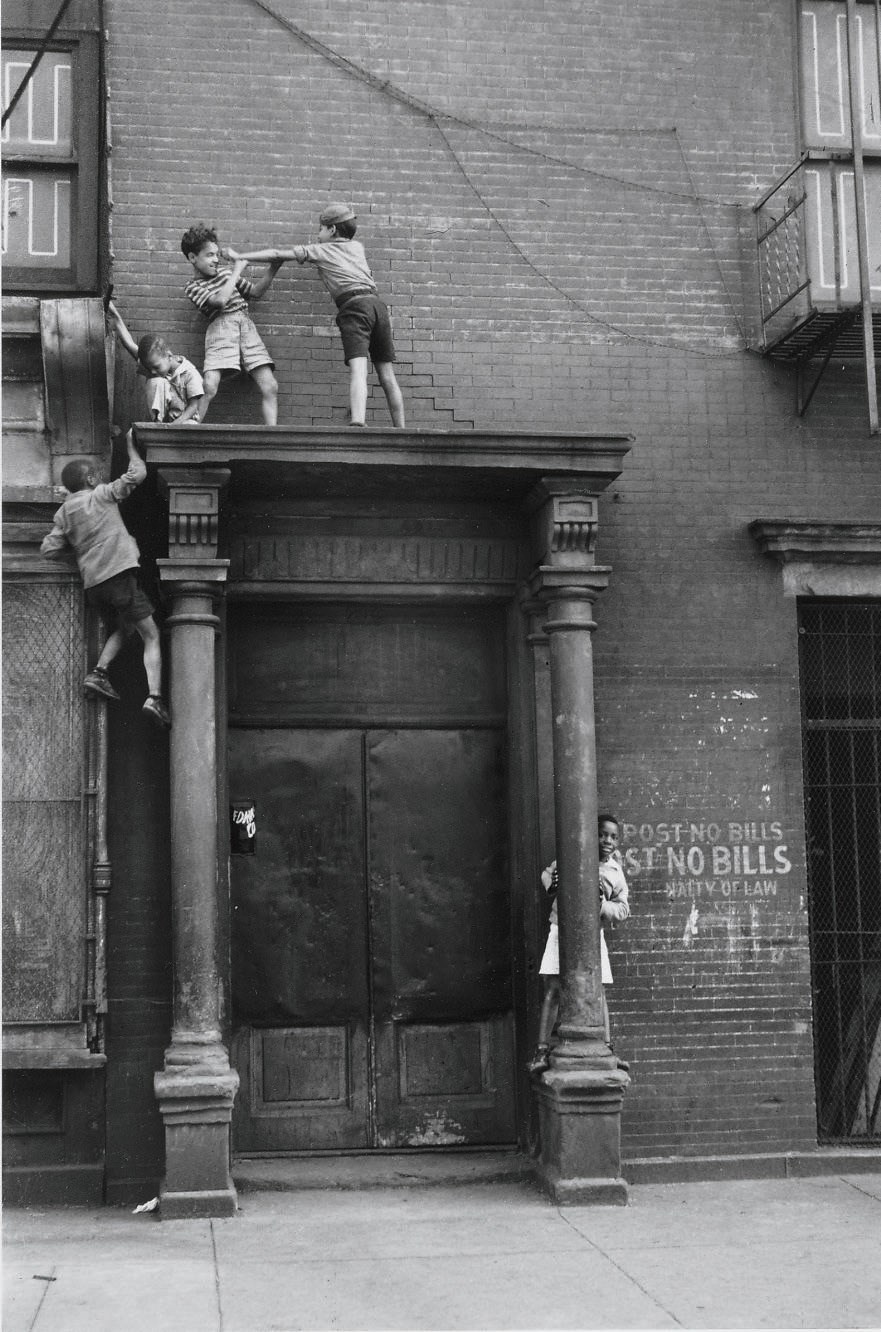 HELEN LEVITT (1913-2009)