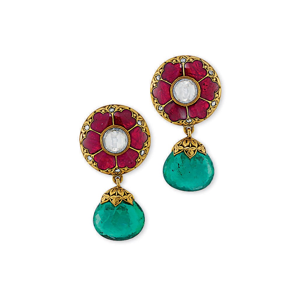 A PAIR OF EMERALD DIAMOND AND CORUNDUM EAR PENDANTS