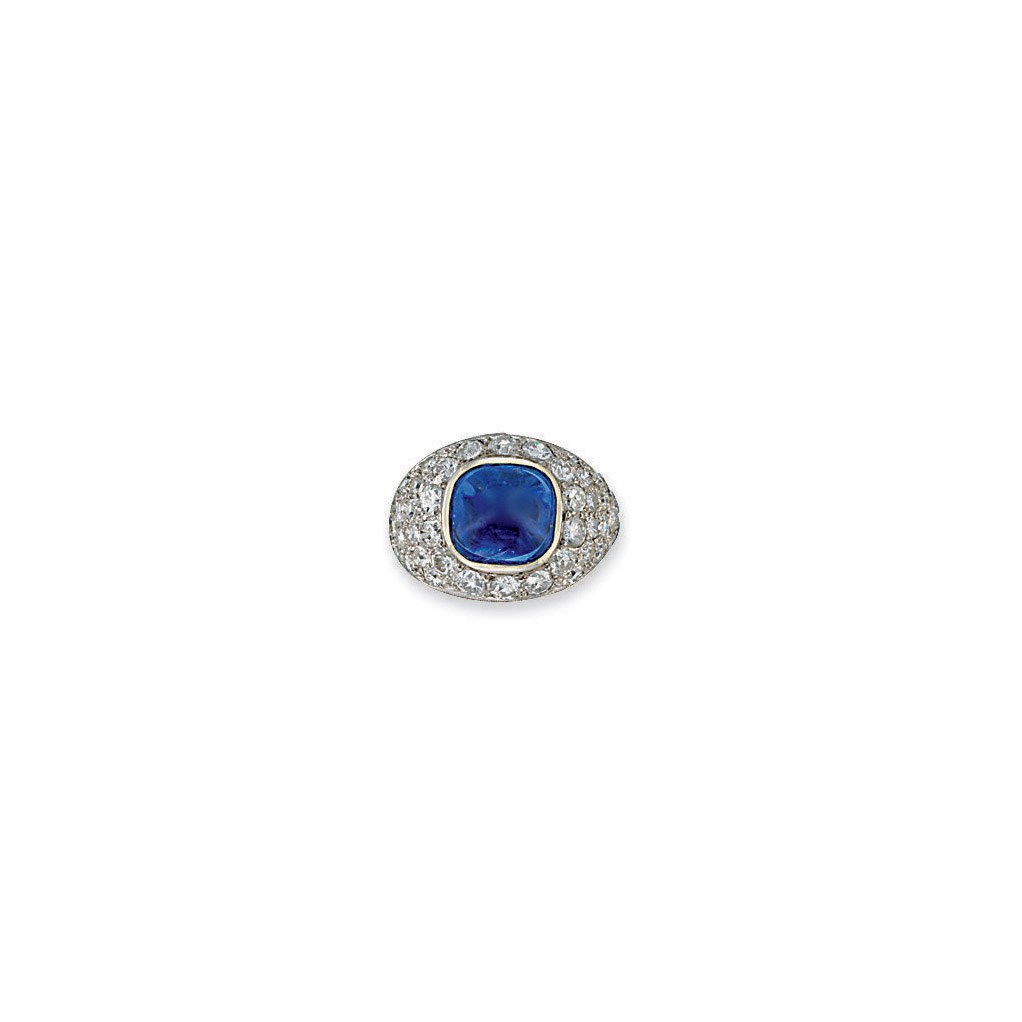 A SAPPHIRE AND DIAMOND RING
