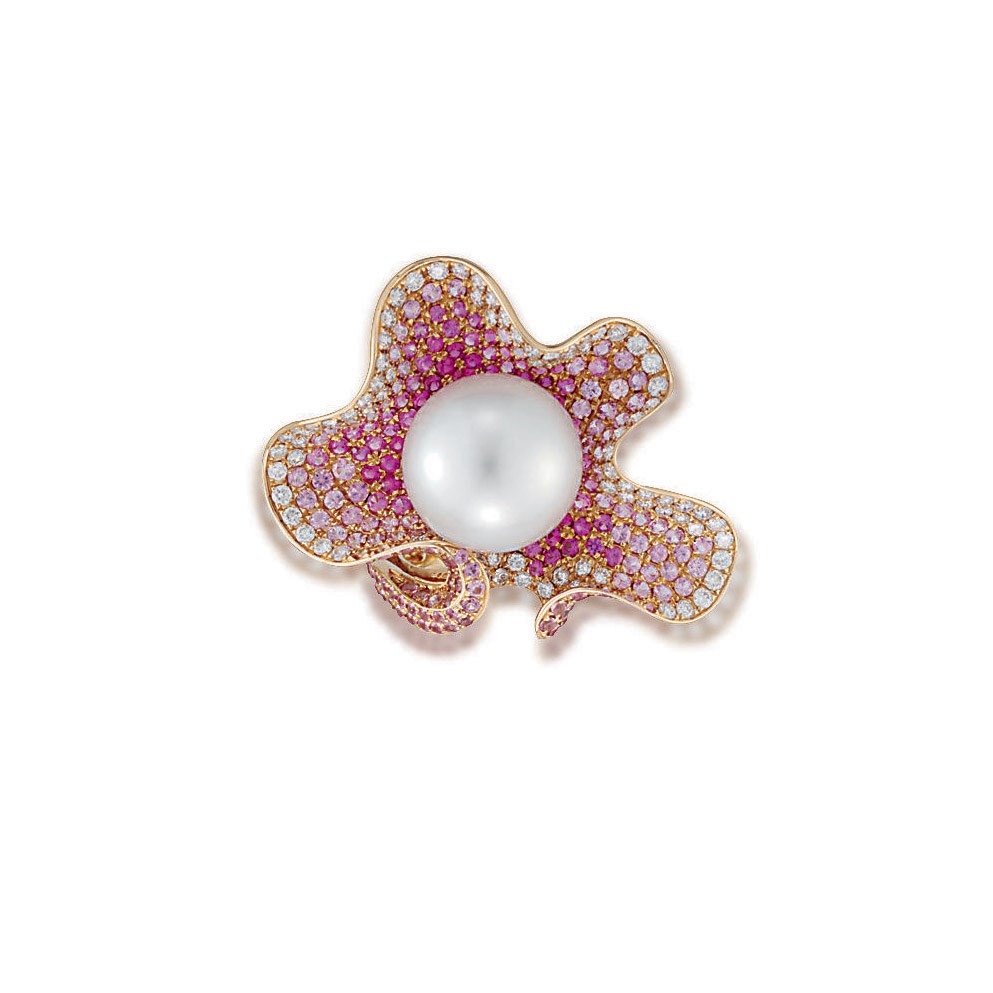 A CHARMING SOUTH SEA CULTURED PEARL, SAPPHIRE AND DIAMOND RING, BY ANNA HU