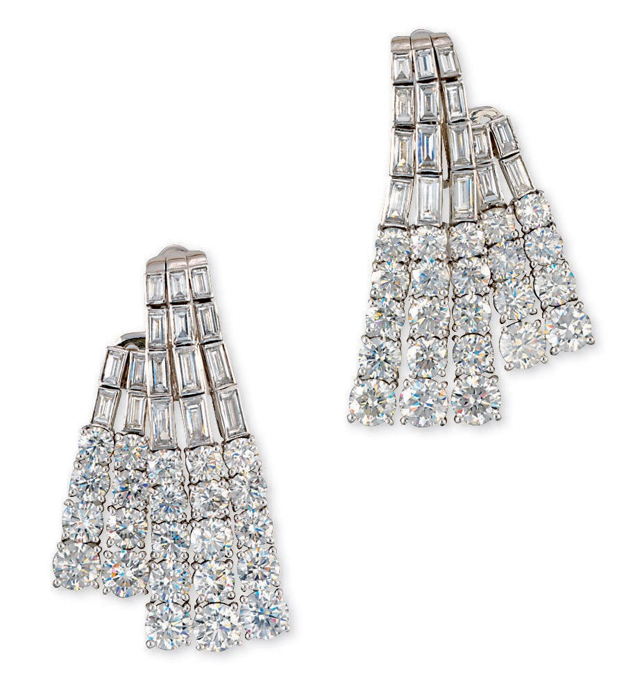 A PAIR OF DIAMOND EAR PENDANTS